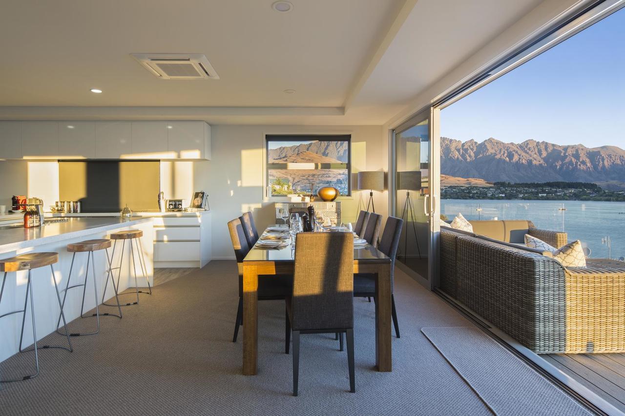 Lakefront Luxury By Amazing Accom ควีนส์ทาวน์ ภายนอก รูปภาพ